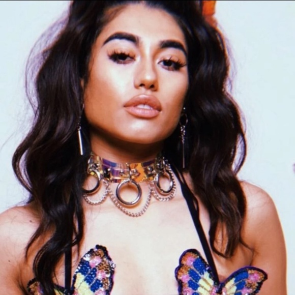 Technicolor Queen Holographic Choker - Picture 2 of 5